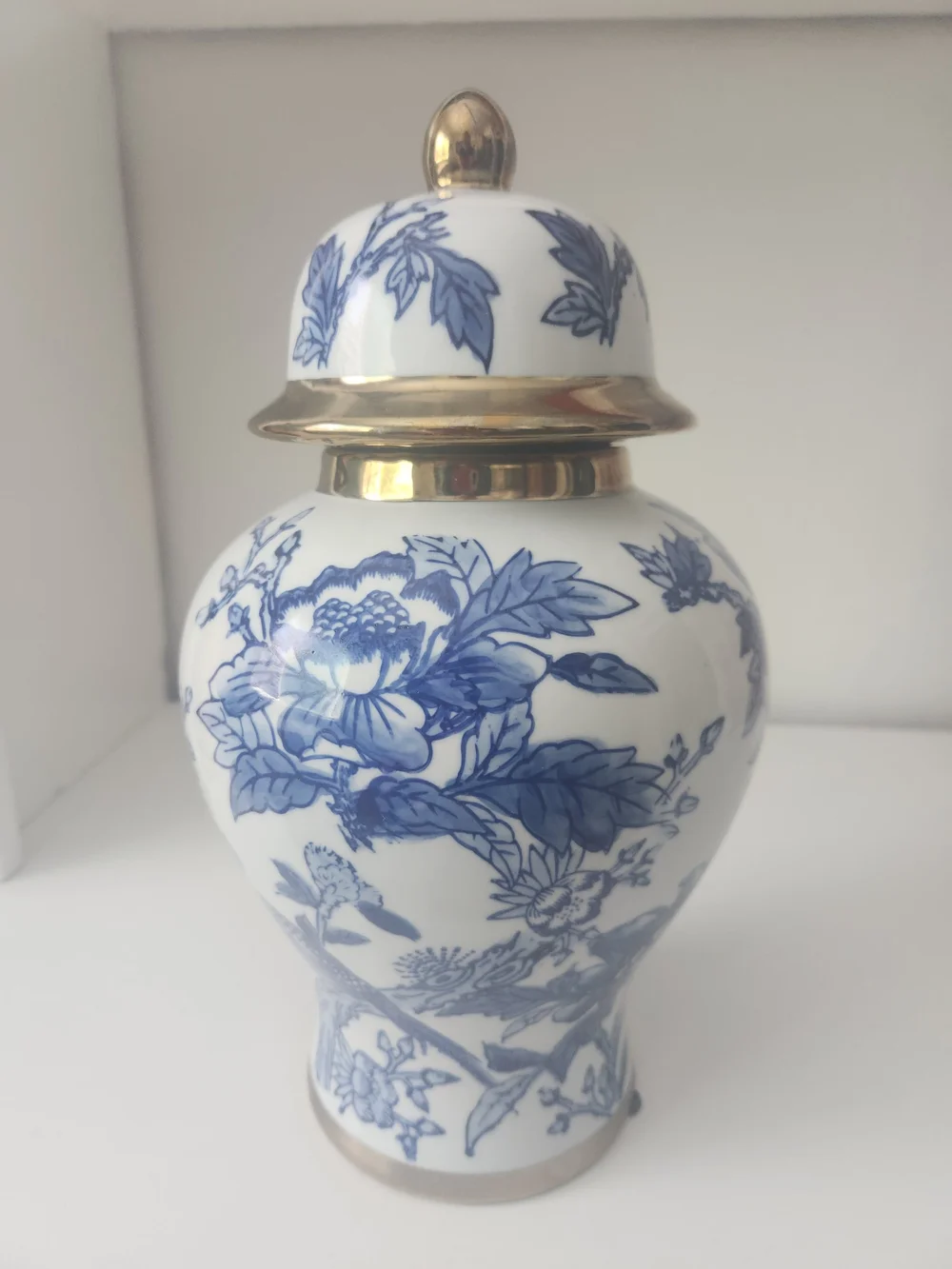 Chinoiserie-style ginger jar blue and white floral pattern w/ a bird Motif 12x6